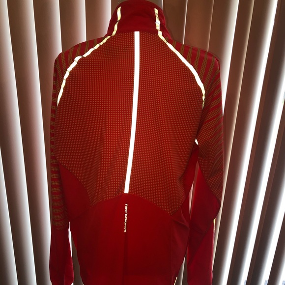 NEW BALANCE SPORTS TOP - Picture 3 of 4